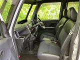 前席は見晴らしがよく、運転席まわりまで視線を移しやすいレイアウトです。座面には落ち着いて座れそうなゆとりがあり、日常の移動を心地よく支えてくれます。