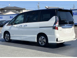 車線逸脱警報、車両が車線をはみ出す可能性がある場合に警報音と警告表示でドライバーに知らせてくれます。