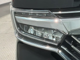 LEDヘッドライトは、点灯の瞬間から最大光量を発揮し、突然暗くなるトンネルなどでの安定感を高めます。