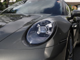 LEDヘッドライト(PDLS+)は、ダイナミックレベライザー、コーナリングライト、車速感応式ヘッドライトコントロール、ハイビームアシスタントが備わり、近遠距離や横方向の照射を的確にし安全性を高めます。