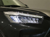 LEDヘッドライトです。デザイン性がよくとても明るいので、夜間の走行や悪天候でも安心です。しかも長寿命!