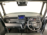 【前方視界】開放的な前方視界!運転がしやすく疲れにくいです♪窓が大きく、見通しがとっても良いおクルマですよ♪