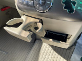 【ドリンクホルダー】『ドリンクホルダー周辺』の画像になります。写真の内容に関してご不明点、ご質問等がございましたらお気軽にガリバー店舗までお問い合わせください。
