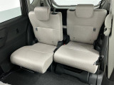 【スライドシート】後席にもスライド機構があることで、細やかに荷室スペースを確保!日常の様々なシーンに対応します♪