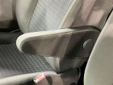 運転席の画像です。十分なスペースがあり、ゆったりした状態で運転していただけます♪