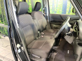 運転席まわりには十分なスペースがあり、大柄な方でもゆったり運転していただける環境です。