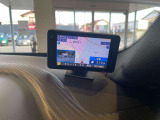レーダー探知機を装備。ドライブ時にも役立つうれしい装備です。