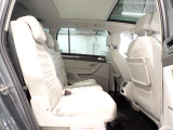 後部座席も十分なスペースを確保。快適です。