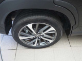 トヨタ純正アルミホイール付きです!スタイリッシュなデザインでお車も一気にオシャレに見えますね!