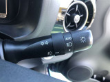 【オートライト】装備。ヘッドライト自動点灯・消灯システム/ランプオートカットシステムです。オートに設定すれば外が暗くなれば点灯、明るくなれば消灯を自動でしてくれます。