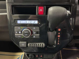 操作しやすいATシフトです♪シフトチェンジを気にしなくていいので運転だけに集中できますね!自然と手に届くところにある、手になじむ形状のシフトノブがいいですね♪