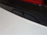 パワーバックドアを装備しています。開閉スイッチは車両側面両側に配置、後ずさりすることなく開閉できます。