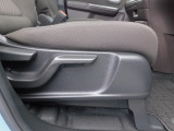 運転席ハイトアジャスター(座面調整機能)