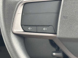 ナビの音量調整用のスイッチがハンドルの左側に装備されています。