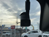 万が一の事故の時に証拠として使えるドライブレコーダーが最近話題になっていますね!オプションで4万円ほどかかるドライブレコーダーが取り付けられていてとってもラッキー♪