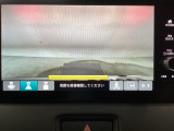 【バックカメラ】運転が苦手な方も車庫入れラクラクです!ギアをリバースに入れれば自動的に切り換わりますので、面倒な操作は不要です♪狭い駐車場もお車を傷つけず安心ですね!