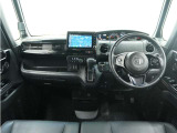 ◆インテリアパネル◆視界広々で非常に運転しやすくロングドライブでも疲れを感じさせないすっきりとまとまったインパネ周りです。
