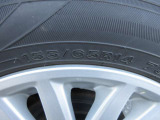 タイヤサイズは、155/65R14です。