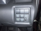 横滑り防止トラクションコントロールついてます。
