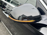 視認性が高い純正ミラーを採用しております。安全に運転が出来る様、一つ一つの部品に拘っているのがメルセデス・ベンツです。
