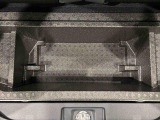 ラゲージデッキボードの下には大容量の収納ができる深底ラゲージアンダーボックス