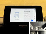 ディスプレイオーディオ連動のETC付きです。高速道路料金所での小銭の出し入れや雨天時における窓の開け閉めなどの煩わしさが解消できます。料金所の通過もスムーズで快適ですよ。
