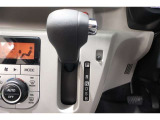 ★パネルシフトレバーは運転席より手が届きやすくて操作のしやすいシフトレバー。室内スペース確保にも配慮されてますよね!