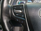 ステアリングには運転中でも簡単に操作できる各種スイッチついてます