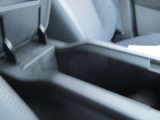 運転席収納付アームレスト