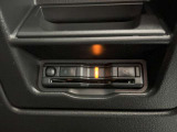 ビルトインタイプのETC車載器搭載。運転席側に装着されているのでカードの抜き差しも簡単です。