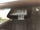 《Toyota Safety Sense C》レーザーレーダーと単眼カメラを併用した「2種類の目」で、先行車を認識し、事故の回避や衝突被害軽減を支援します。