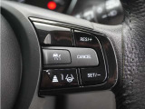 ◆アダプティブクルーズコントロール◆予め設定した車速内でクルマが自動的に加減速。前走車との適切な車間距離を維持しながら追従走行します。【LKAS】車線維持支援システムでステアリング操作を支援。