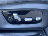 【メモリー機能付きパワーシート】運転手が代わってもボタン一つで設定ポジションに。常にご自身のドライブ設定が整います
