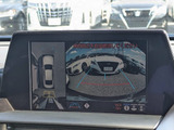 パノラミックビューモニターを装備!上から車両を見下ろしたような映像をナビ画面に表示できます。車両前後左右に搭載した4つのカメラ映像を継ぎ目なく合成!目視では見えない部分もリアルタイムで見れます。