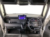 【前方視界】開放的な前方視界!運転がしやすく疲れにくいです♪窓が大きく、見通しがとっても良いおクルマですよ♪