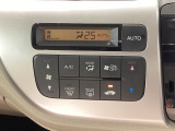 エアコンはオート機能でお好みの温度に調整可能です。オールシーズン快適にドライブできます!