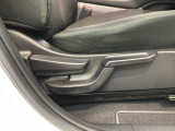 シートハイトアジャスターが付いているので運転姿勢を調整するのに便利ですね。身長に合ったシートポジションは安全運転や疲労軽減にもつながります。