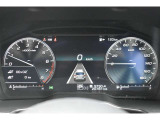 メーター中央にはカラー液晶画面が備えられ、車のインフォメーションを簡単に把握できます。