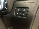 ハンドルの右奥には各種スイッチがございます