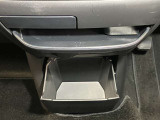 【インストセンターロアボックス】CDなどが収納できる格納式のボックス!