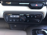 オートエアコン装着車で車内はいつも快適です!