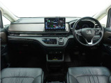 ◆インテリアパネル◆視界広々で非常に運転しやすくロングドライブでも疲れを感じさせないすっきりとまとまったインパネ周りです。