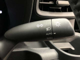 ライトスイッチです。「AUTO」にすると外の明るさに応じてスモールライト・ヘッドライトが自動でON・OFFします。夕暮れ時や屋内駐車場、トンネルなどに便利です。