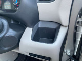 運転席側ドリンクホルダー