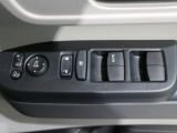 運転席のスイッチ類です。