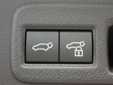 パワーバックドア装備!運転席からワンタッチで自由にバックドアを開閉。荷物を積み下ろしもラクチンです