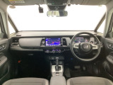 【前方視界】開放的な前方視界!運転がしやすく疲れにくいです♪窓が大きく、見通しがとっても良いおクルマですよ♪