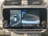 アラウンドビューモニターです☆車の前後左右にカメラがついており駐車時には上から車を見たような画面が見れますので、4方向の状況を確認することができる便利な機能です☆