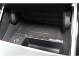 車両は他店舗やストックヤードに移動していることもございます。お車をご覧になりやすいようにご準備させていただきますので、事前にご連絡くださいませ。お待たせすることなくご案内させていただきます。