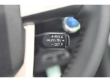 アクセルから足を離しても設定速度で走り続けてくれます。高速道路での長距離移動が楽になりますよ♪